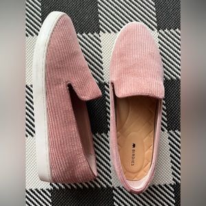 Birdies The Swift Corduroy Slip-on Sneaker (in pink) SIZE 9